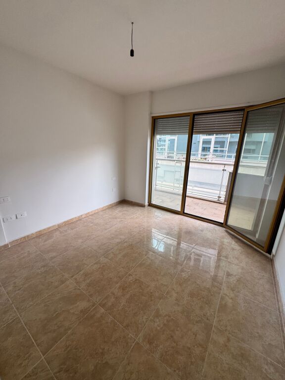 🏢 LOCALE COMMERCIALE (UFFICIO) IN AFFITTO – VICINO A BLOKU