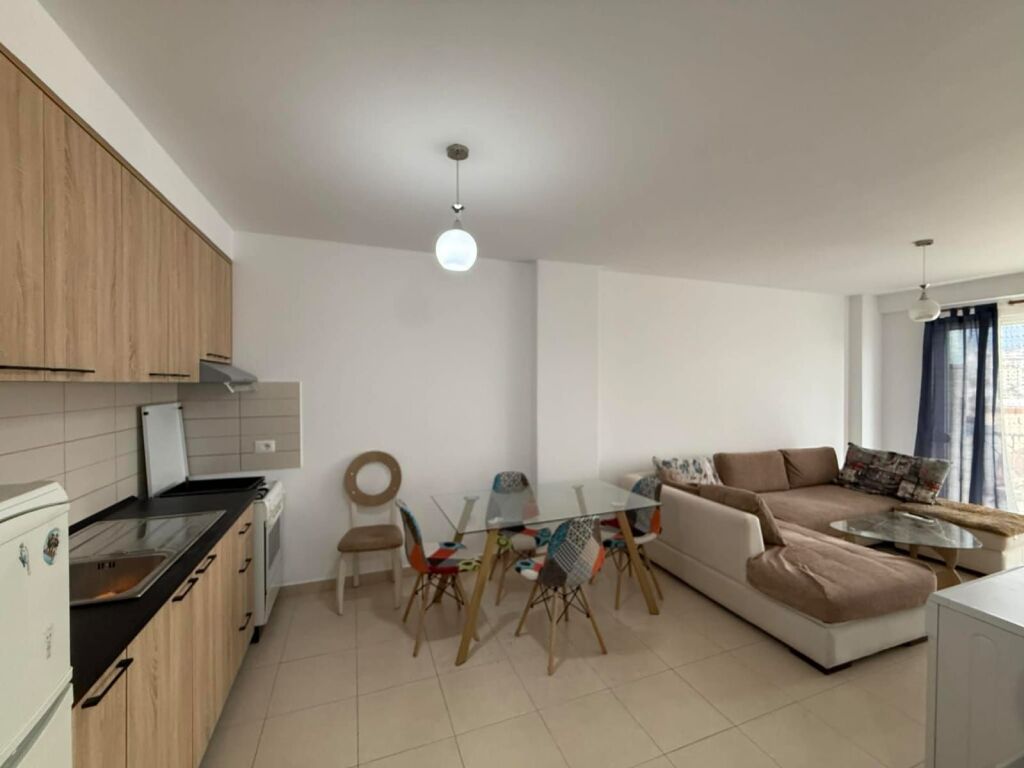 🏢Prane Qytetit Studenti,Rezidenca AnA jepet me qera apartament 1+1,i mobiluar 45,000Leke
