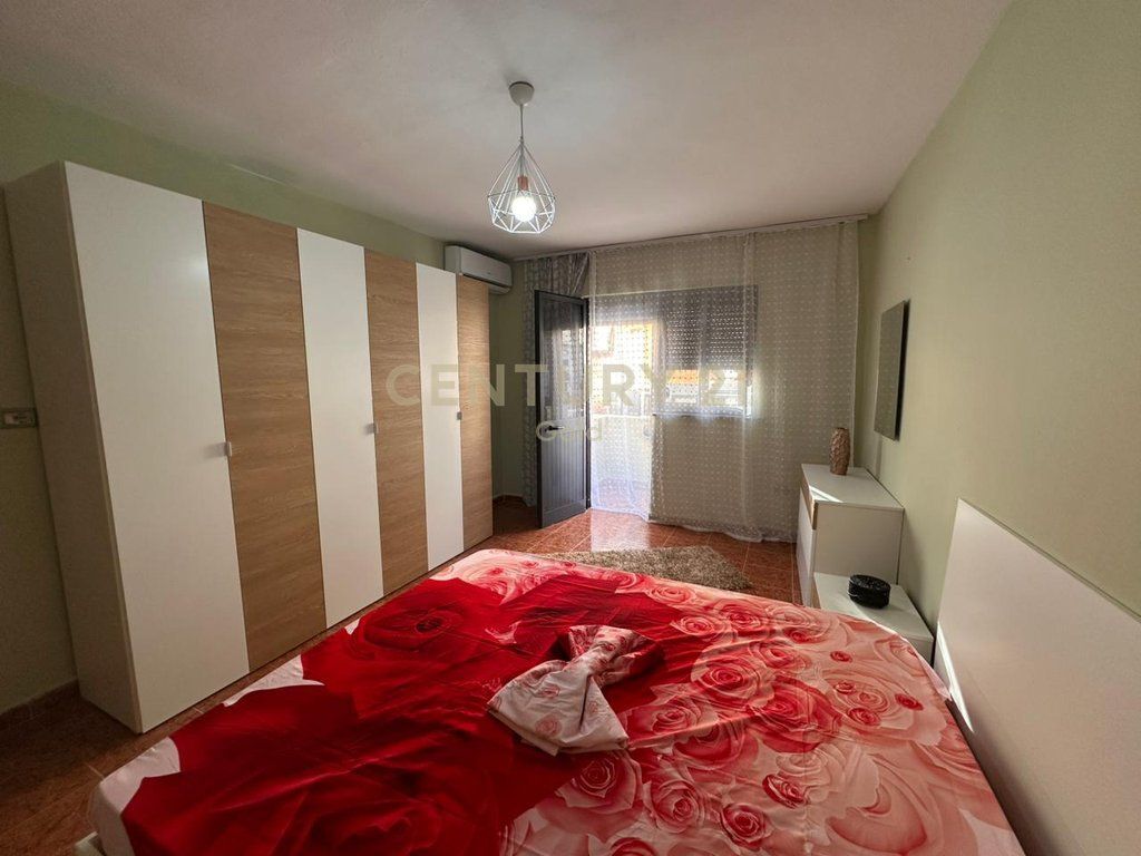 JEPET ME QIRA APARTAMENT 2+1 TEK ISH BLLOKU PRANE LIBRIT UNIVERSITAR !