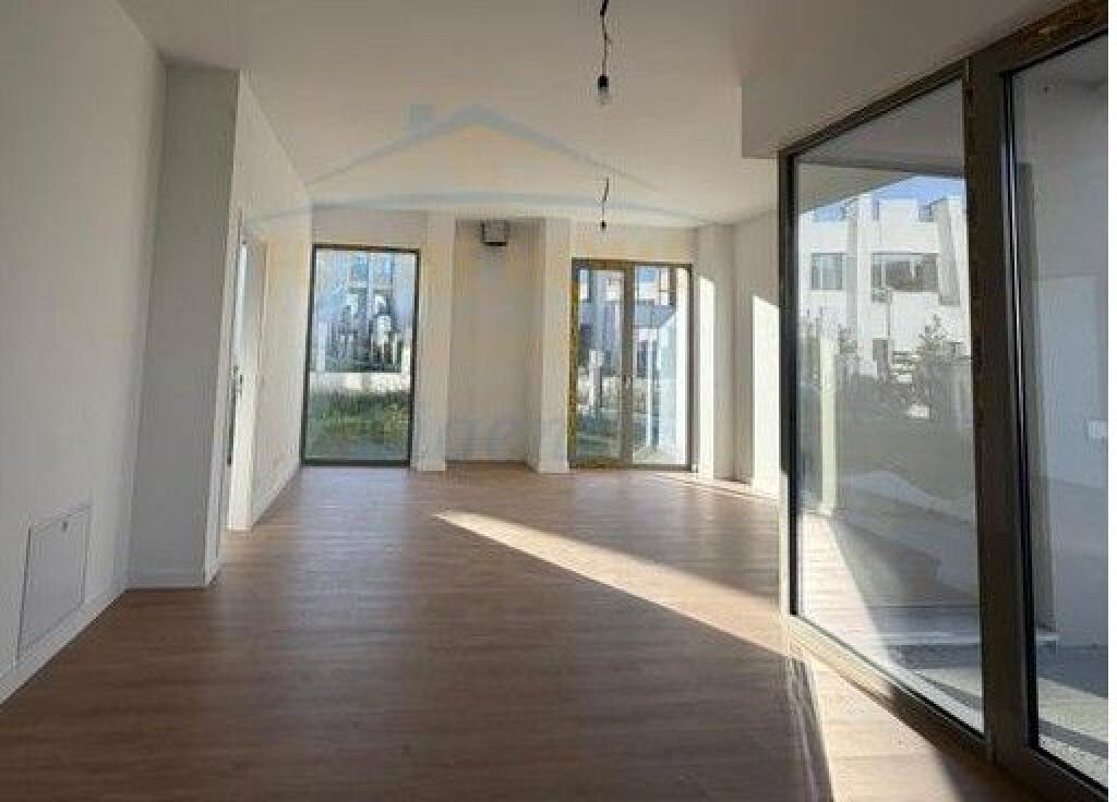 Qera, Vilë, Rezidenca Green Valley , Liqeni I Thatë, Tiranë.