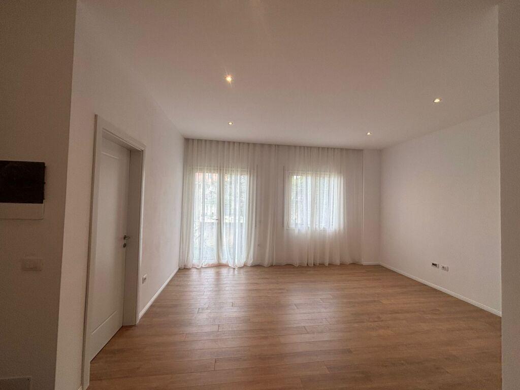 Modern 1+1 apartment for rent in a quiet and accessible area of Ali Demi.