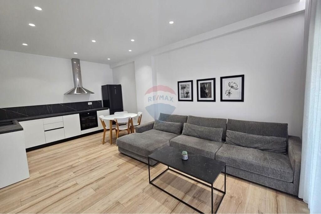 2+1 apartment for rent near Elbasani street!