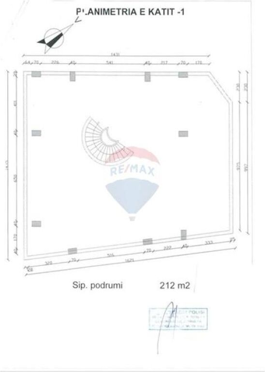 Dyqan - Për Qira - Sheshi Skënderbej, Tiranë