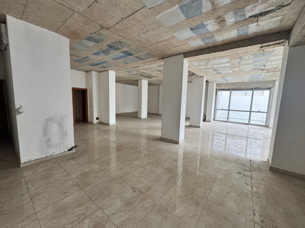 🏢 LOCALE COMMERCIALE (UFFICIO) IN AFFITTO – VICINO AL BLOK