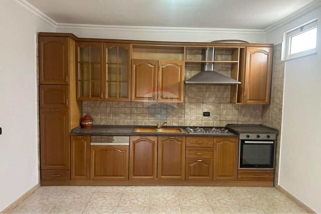 Apartament 3+1 me qira Pazari Ri