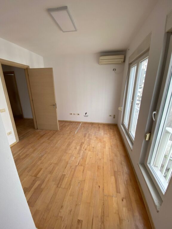 OFFICE FOR RENT 123 M2 FORMER PARK 65,000 LEKE FH-66657