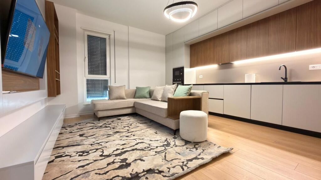 Super apartment with parking space for rent at 5 Maji