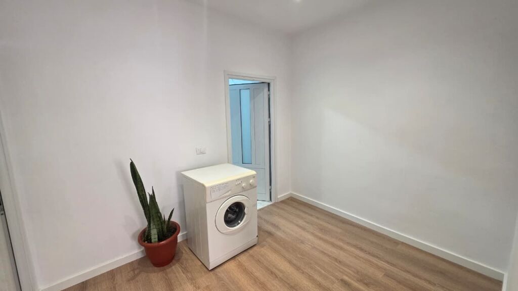 Apartament 2+1 me qera ,prane ish-Serat,Vlore