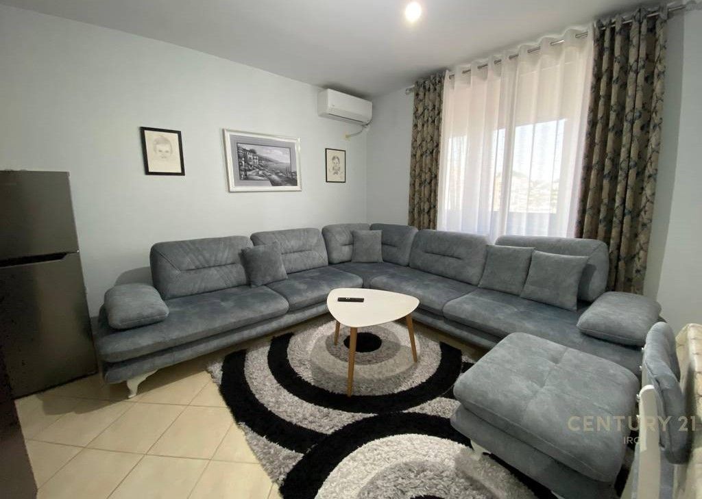 Shitet Apartament 1+1 në Yzberisht