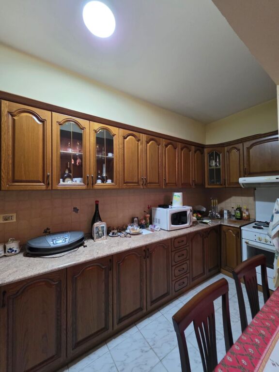 🏡 SHITET APARTAMENT 2+1 – RRUGA KONGRESI I MANASTIRIT