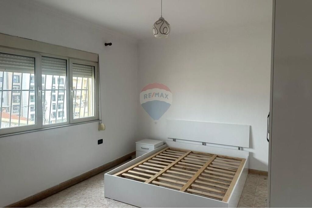 Apartament 3+1 me qira Pazari Ri
