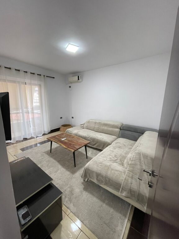 Super ap 1+1 tek rruga e durresit ( ambasada francese )