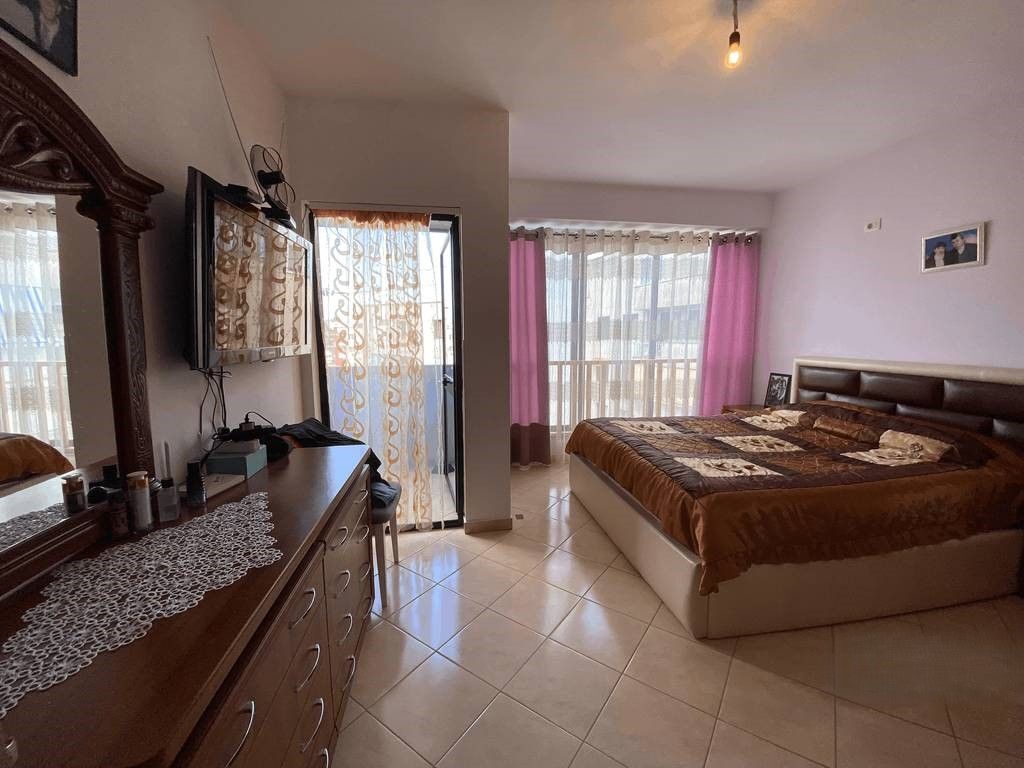 Shitet Apartament 1+1 në Yzberisht!