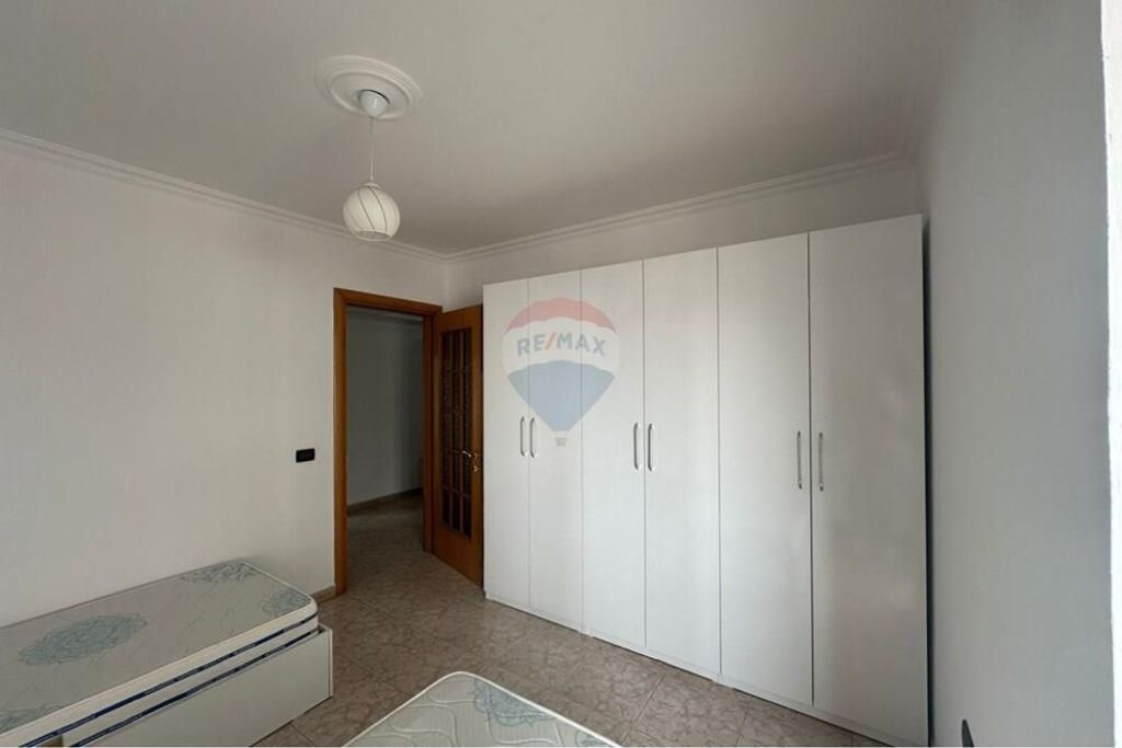 Apartament 3+1 me qira Pazari Ri