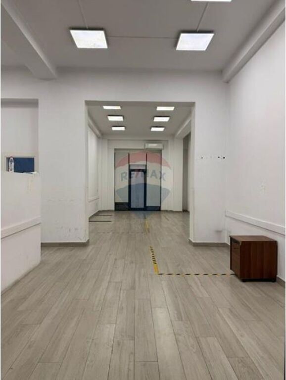 PREMISES FOR RENT PARIS MUNICIPALITY!