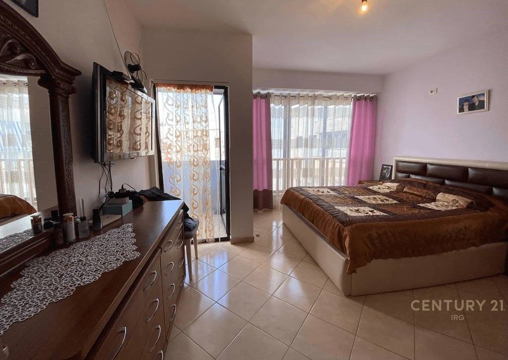 Shitet Apartament 1+1 në Yzberisht