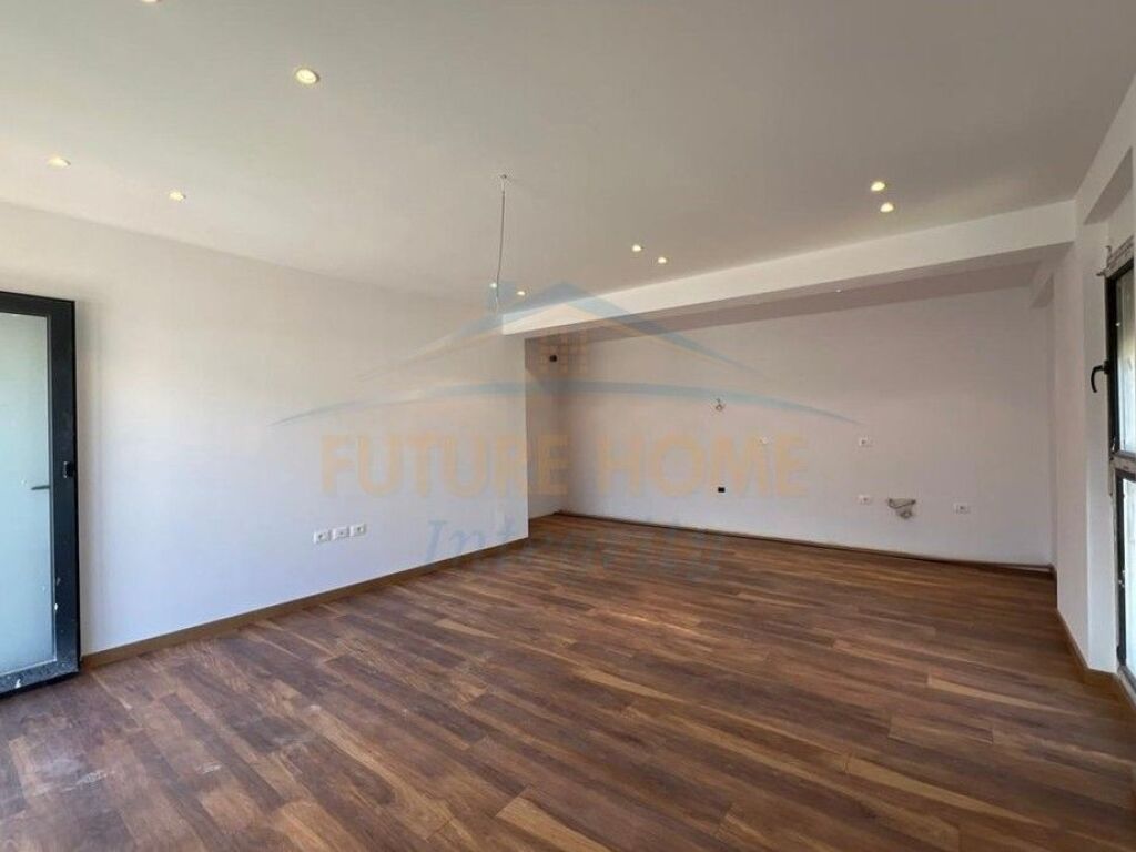 Shitet, Apartament 2+1, Porcelan, Tiranë.