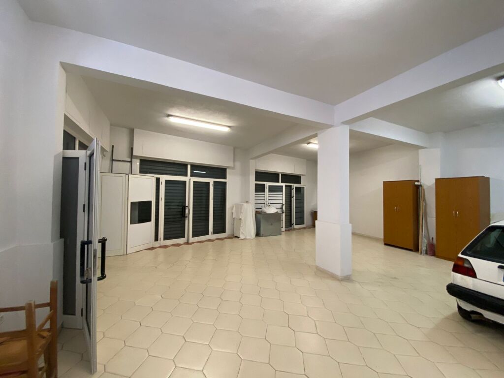 PRIVATE VILLA FOR SALE 4 FLOORS, SEFER EFENDIU NEIGHBORHOOD, DURRES. District Court of Durrës Judicial District, Durrës, Albania