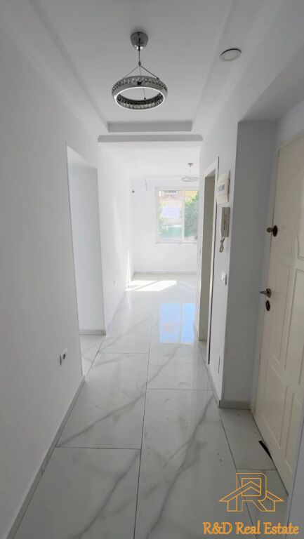 🏢 Apartament 1+1 për qira – Rruga e Dibrës (pranë Farmacisë 10)
