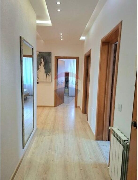 Jepet me Qira Apartament 2+1 pranë NOBIS