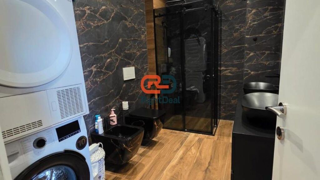 Shitet Penthouse Tek Tregu Elektrik 2+1 Me Pamje Spektakolare!