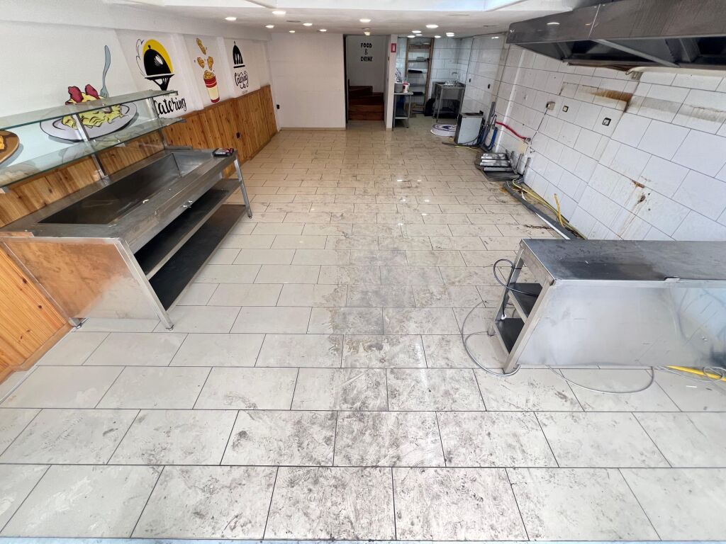 OCCASIONE‼️ NEGOZIO/DUPLEX 130m2, VIA KAVAJES