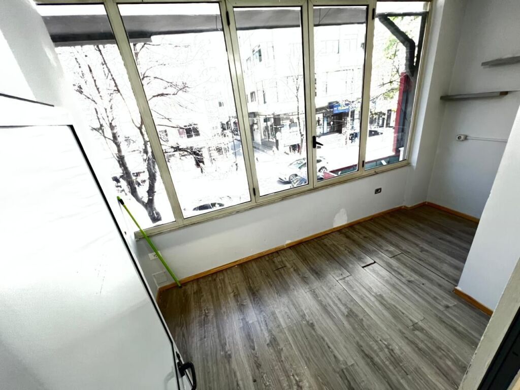 AFFITTO, UFFICIO MODERNO, 120m2, BLLOKU