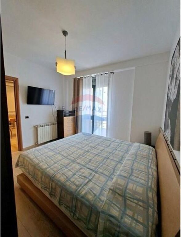 Jepet me Qira Apartament 2+1 pranë NOBIS