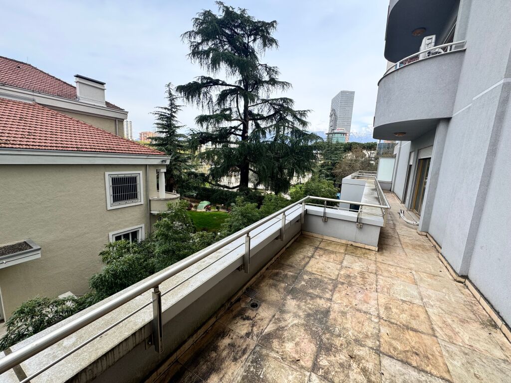 Jepet me qera zyra 4+1+2, prane Ish Bllokut