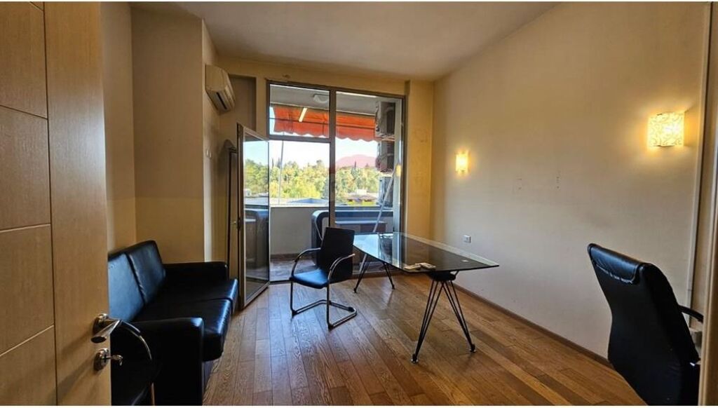 Office for rent in Bllok!