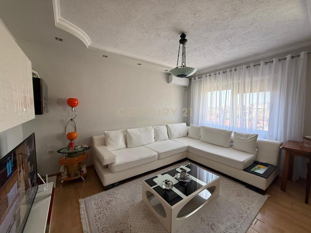 Apartament 2+1 per shutje te Xhamlliku, Sheshi Shtraus