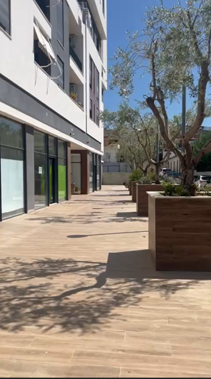 Dyqan me qira – Rezidenca Relux, Shkozë