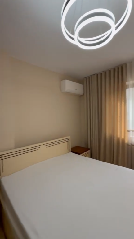 Apartament 1+1, Mine Peza!