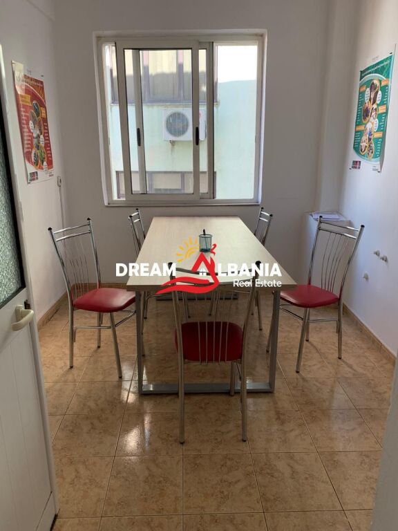 Ambient biznesi (Apartament 3+1) me qera ne zonen e 21 Dhjetorit ne Tirane (ID 4239091)