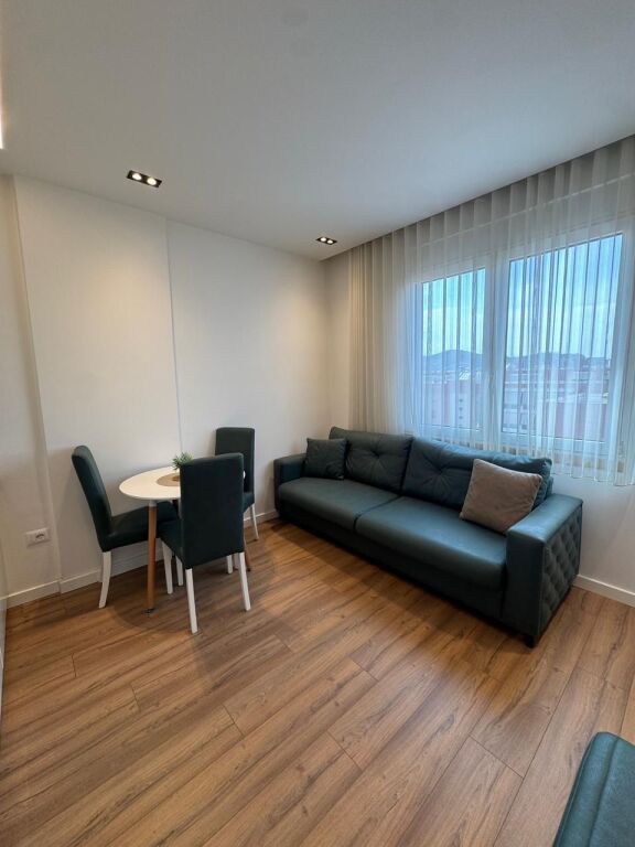 🏢Rruga e Kavajes,jepet me qera apartament 1+1 i mobiluar 65,000Leke