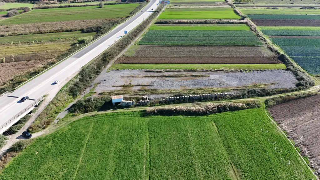 Terreno in vendita vicino all'autostrada Lushnje–Fier
