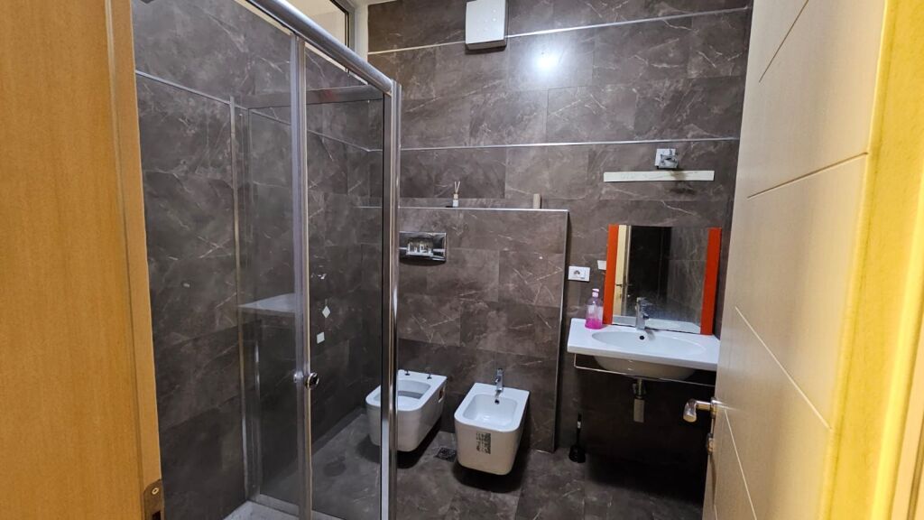 Ufficio di 145m2 in affitto a Bllok/Garda