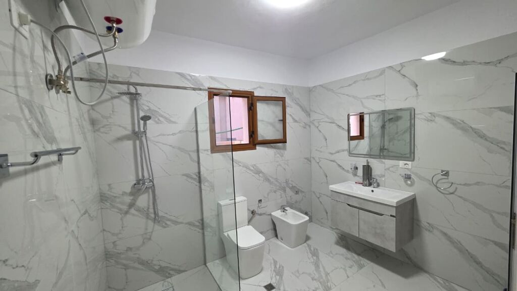 Apartament 2+1 me qera ,prane ish-Serat,Vlore