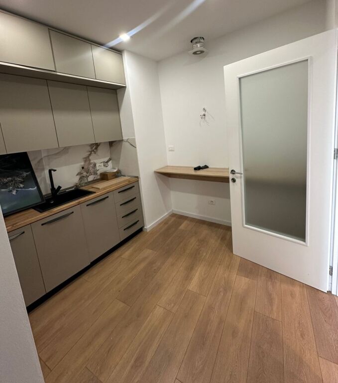 🏢 Spazio Ufficio in Affitto – Lake View Residence