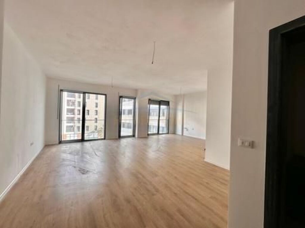 Shitet,Apartament 2+1+2,Parallel Living, Don Bosko