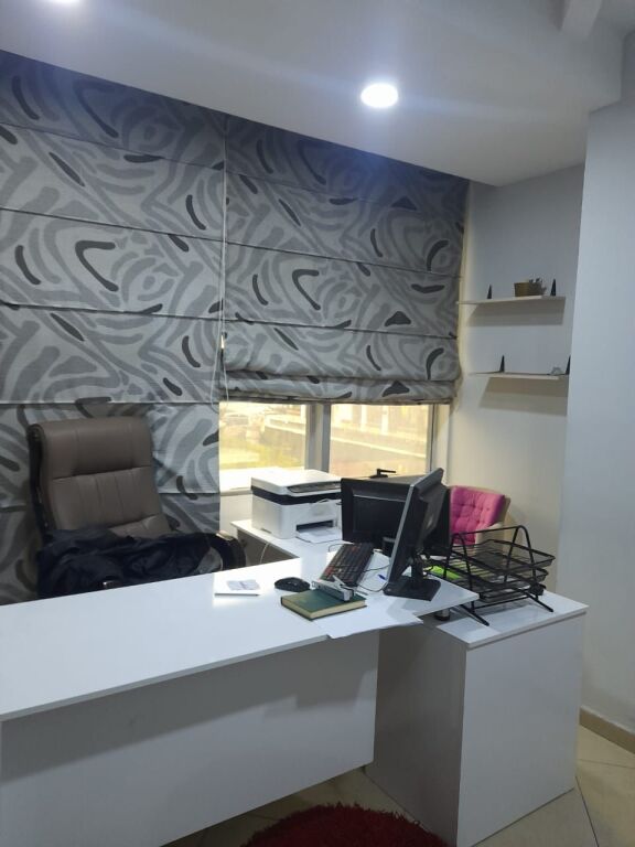 Jepet me qera  zyre prane Drejtorise policies Tirane 30000 lek