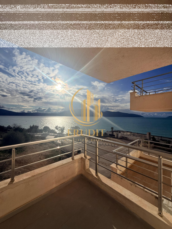 Appartamento in vendita a Radhimë Vista sul mare