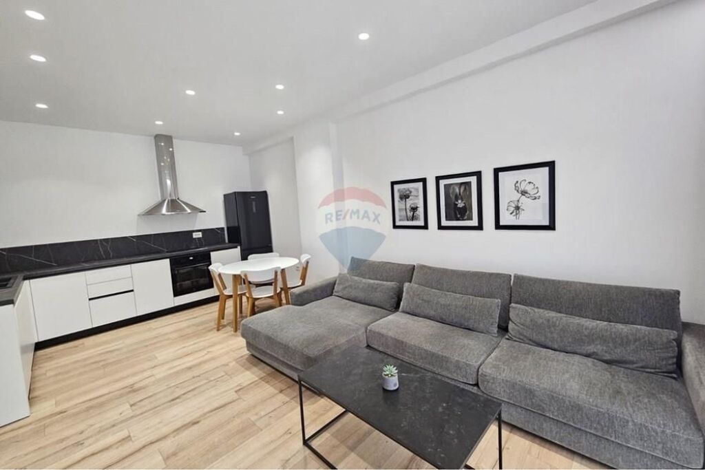 2+1 apartment for rent near Elbasani street!