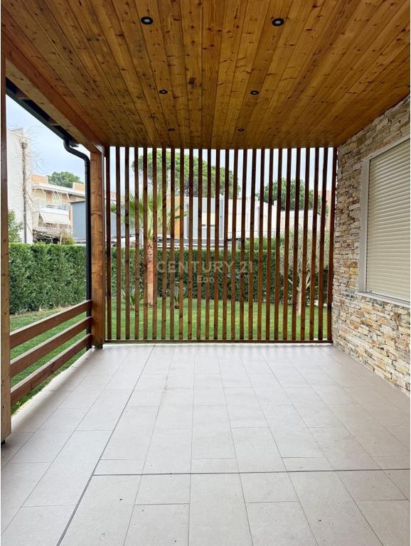 Apartament 2+1me Oborr 266 m2 për Shitje në Gjirin e Lalzit, Durrës !