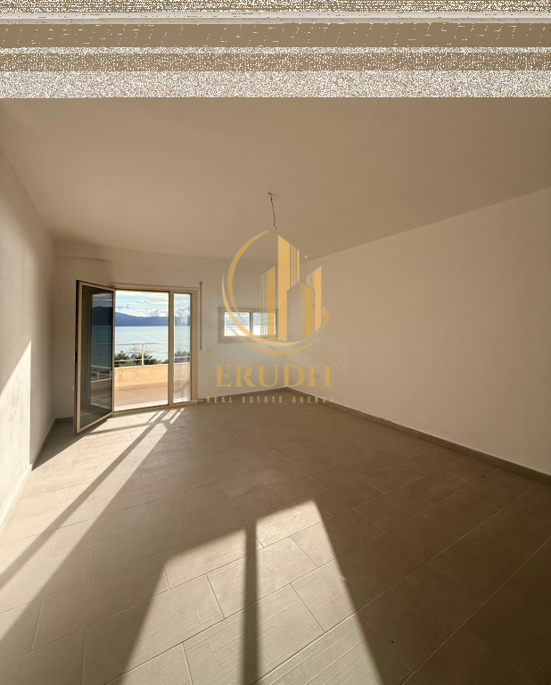 Appartamento in vendita a Radhimë Vista sul mare