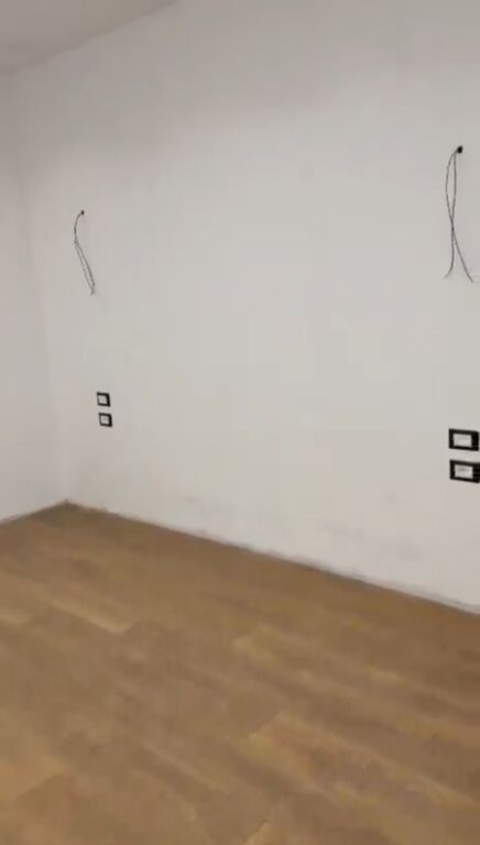 Shiten 2 apartamente 1+1 buze rruge  prane hotel Mondialit