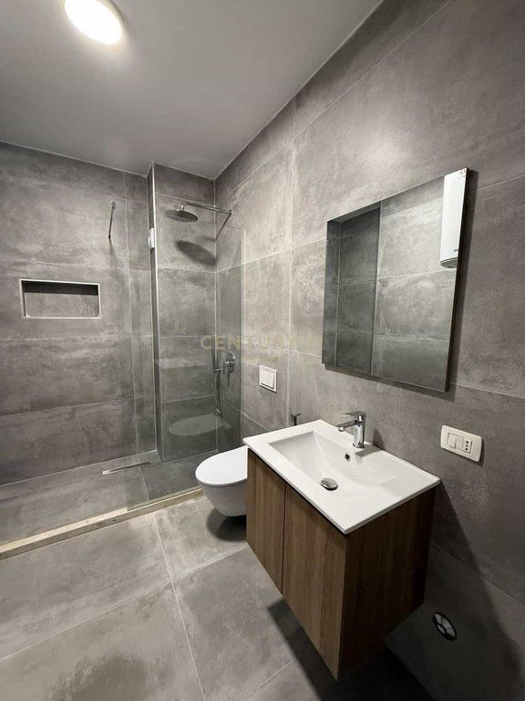 JEPET ME QIRA APARTAMENT 2+1 TEK SHKOLLA E BASHKUAR! 650 € /Muaj