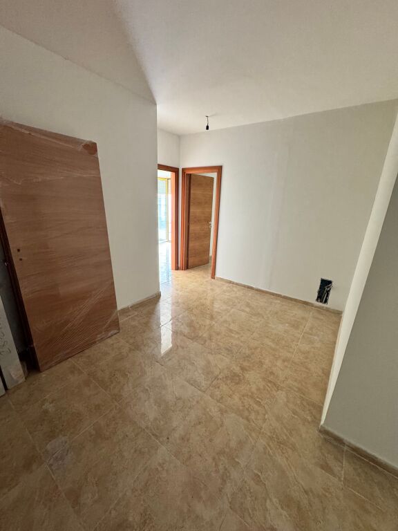 Jepet me qera zyra 4+1+2, prane Ish Bllokut