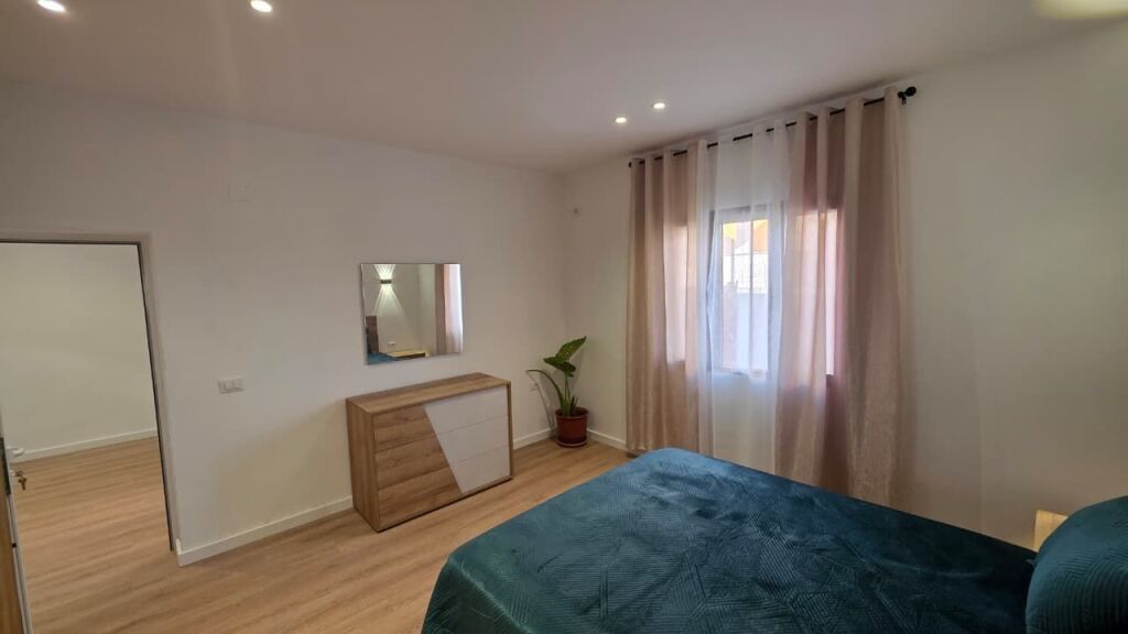 Apartament 2+1 me qera ,prane ish-Serat,Vlore