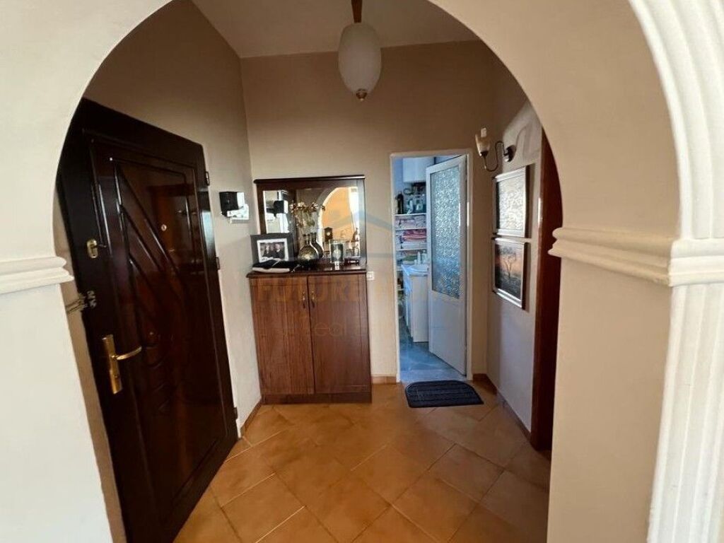 Shitet, Apartament 2+1, Zogu i Zi, Tirane